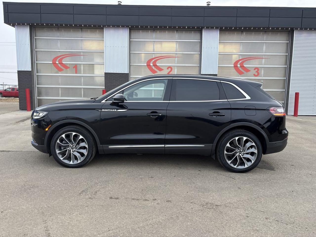 2022 Lincoln Nautilus RESERVE Photo5