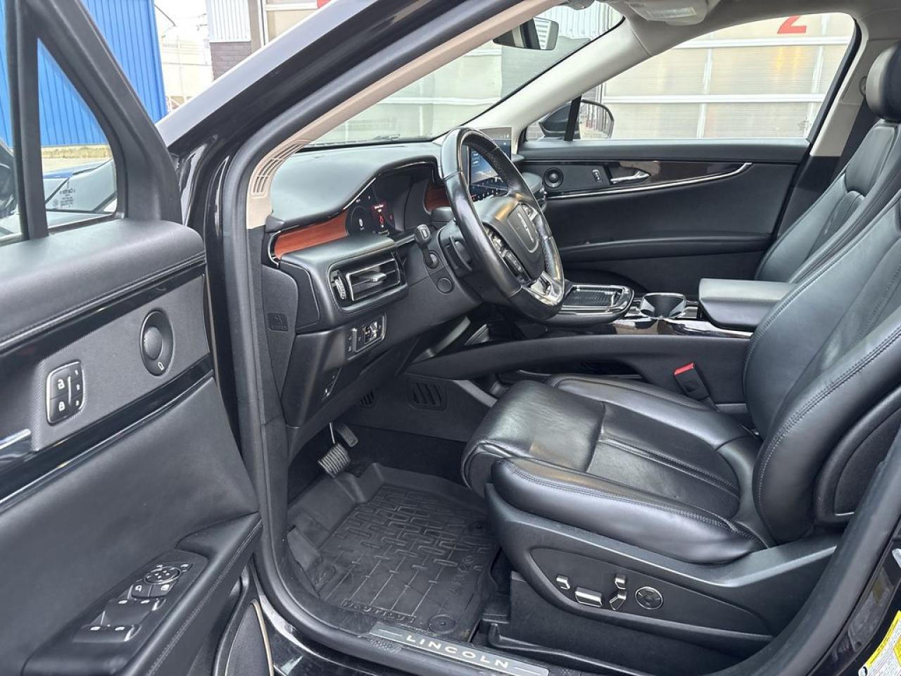 2022 Lincoln Nautilus RESERVE Photo5