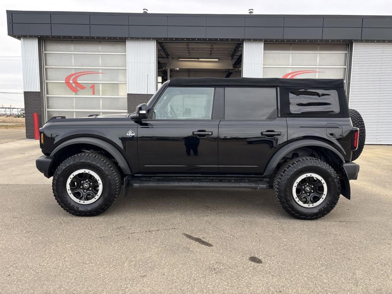 2021 Ford Bronco Outer Banks Photo3