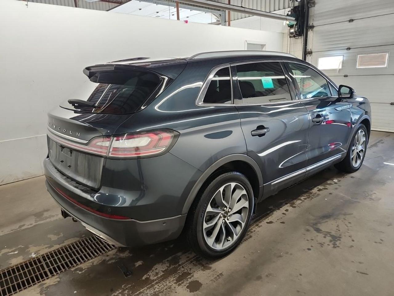 2022 Lincoln Nautilus RESERVE Photo2