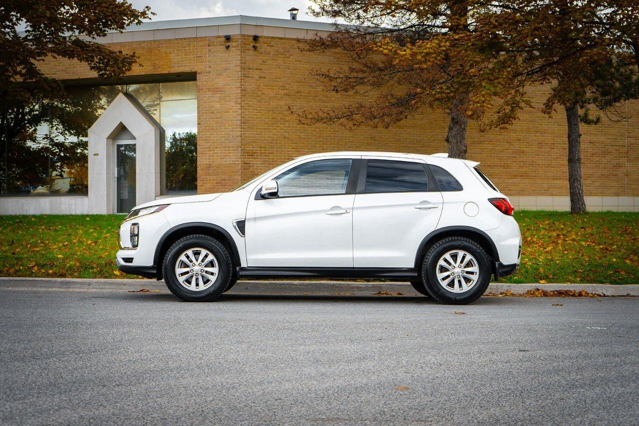 2021 Mitsubishi RVR SE AWD Photo3