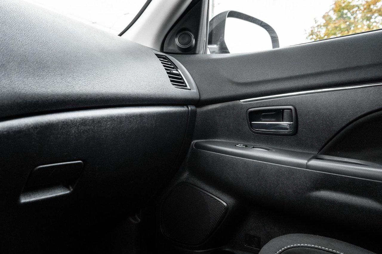 2021 Mitsubishi RVR SE AWD Photo