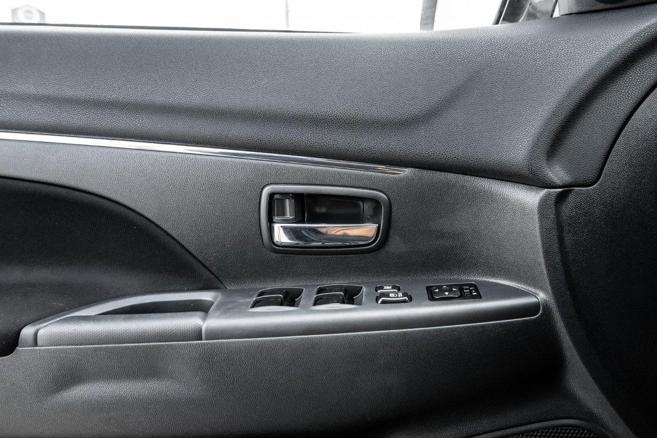 2021 Mitsubishi RVR SE AWD Photo