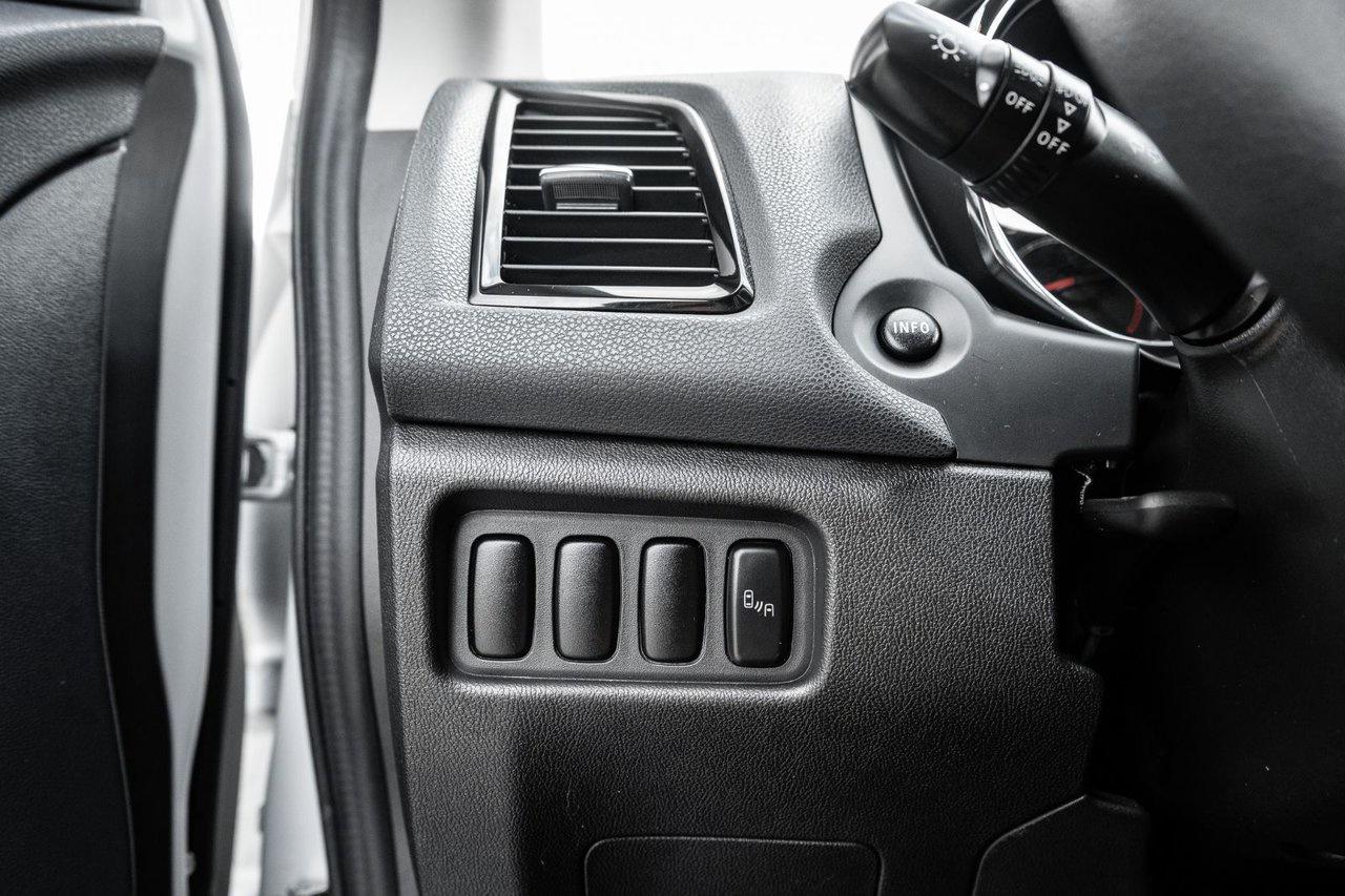 2021 Mitsubishi RVR SE AWD Photo