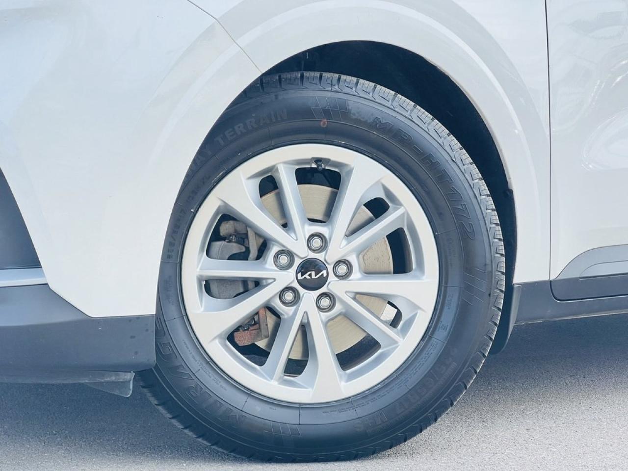 2022 Kia Carnival LX Photo4