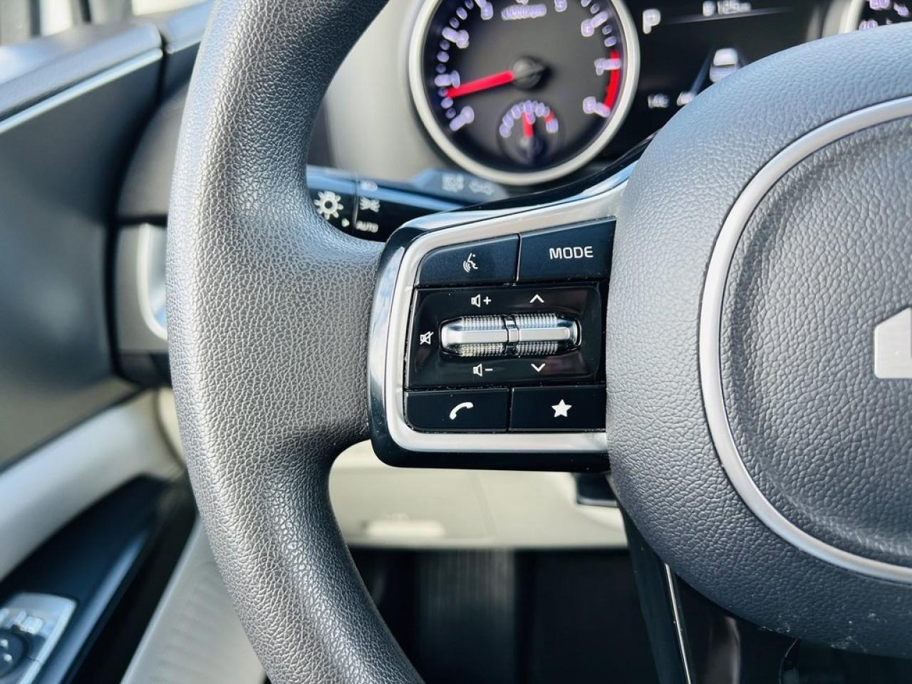 2022 Kia Carnival LX Photo