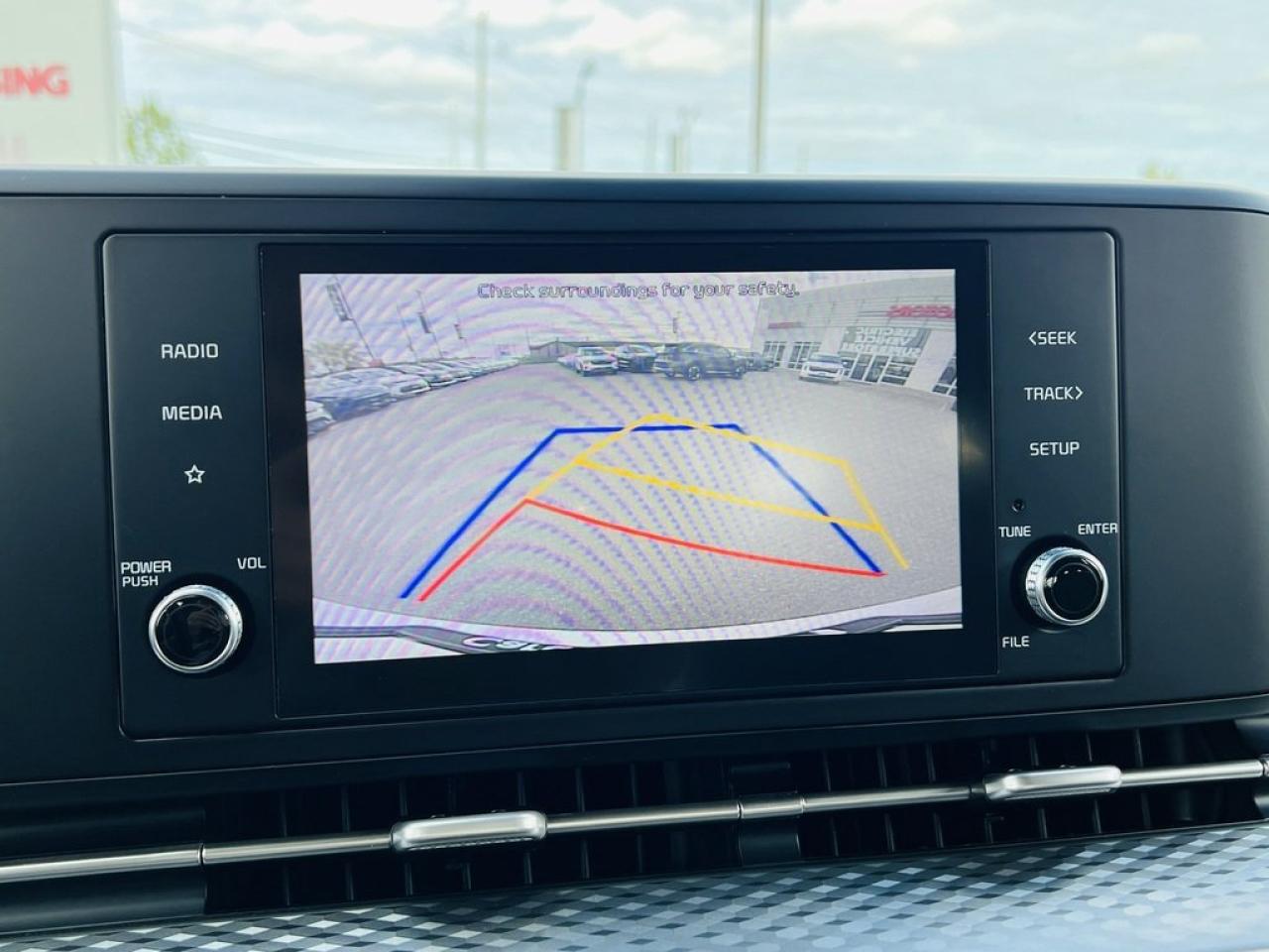 2022 Kia Carnival LX Photo