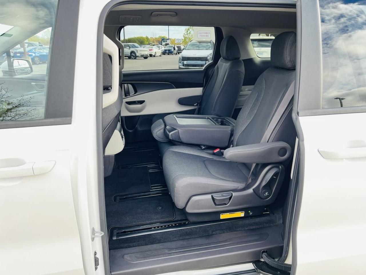 2022 Kia Carnival LX Photo