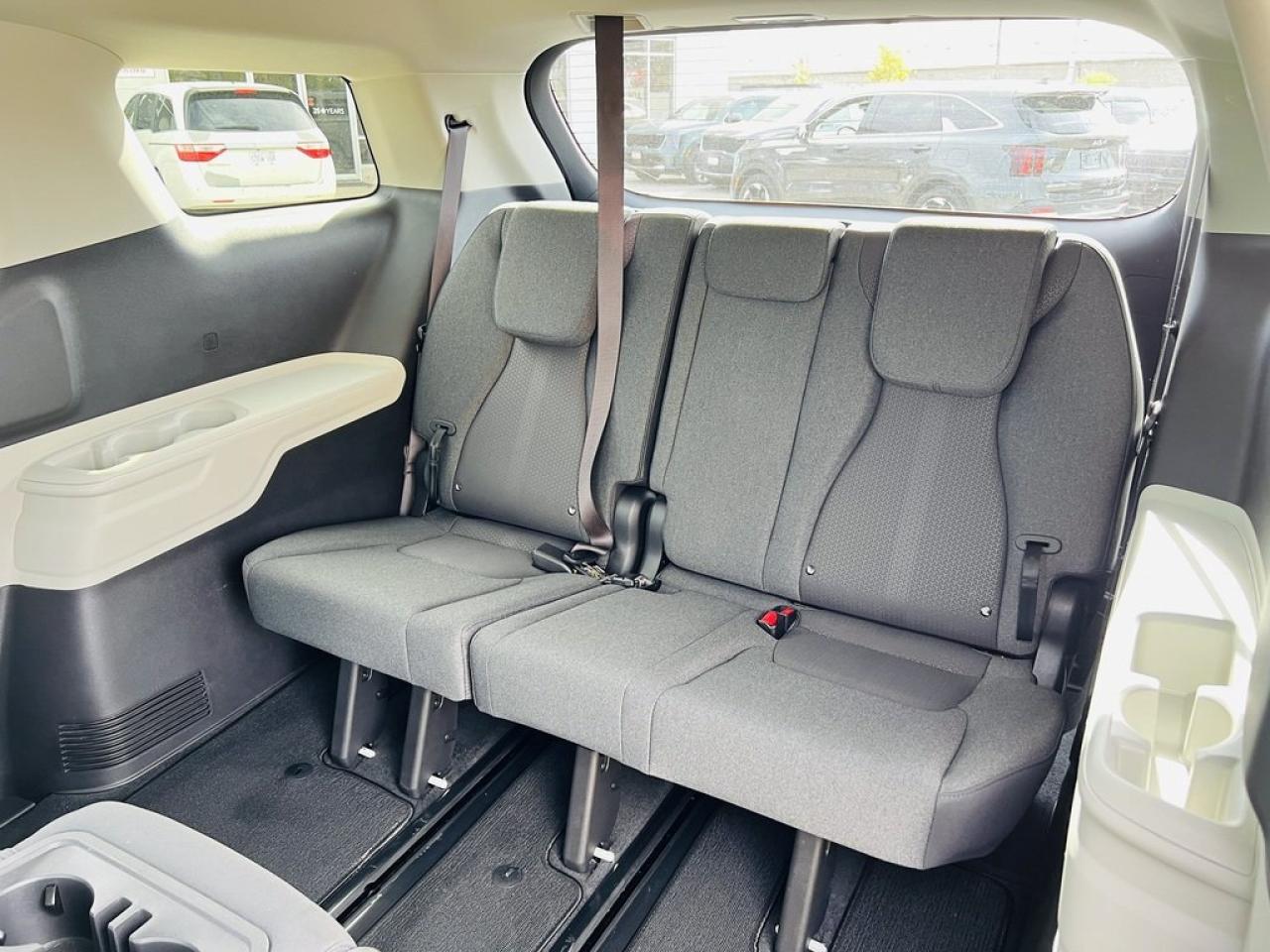 2022 Kia Carnival LX Photo