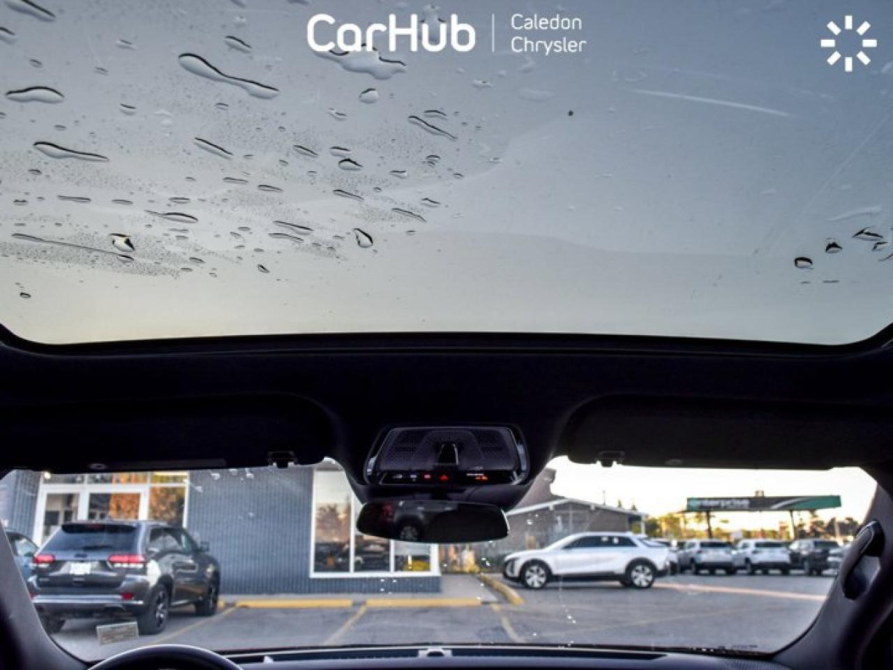 2024 Cadillac LYRIQ Tech 33"Display Glass Roof w/Power Sahade Blind Spot R-Start Photo2