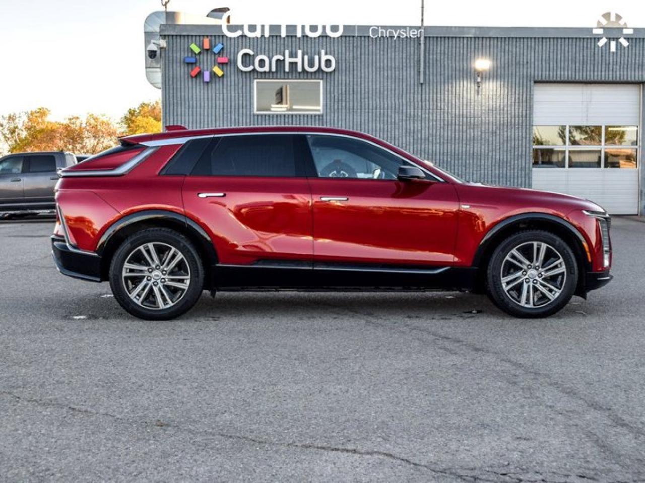 2024 Cadillac LYRIQ Tech 33"Display Glass Roof w/Power Sahade Blind Spot R-Start Photo