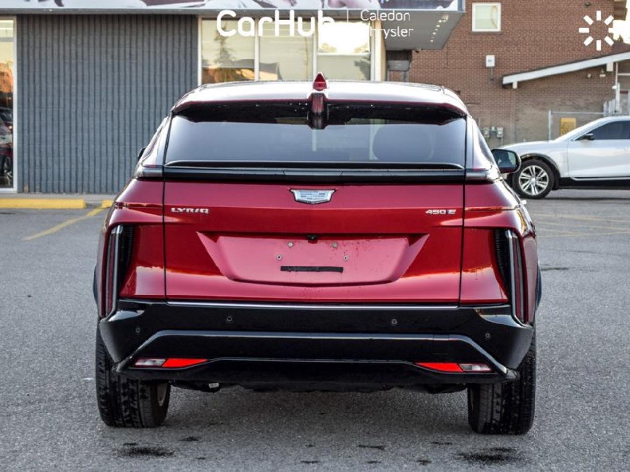 2024 Cadillac LYRIQ Tech 33"Display Glass Roof w/Power Sahade Blind Spot R-Start Photo