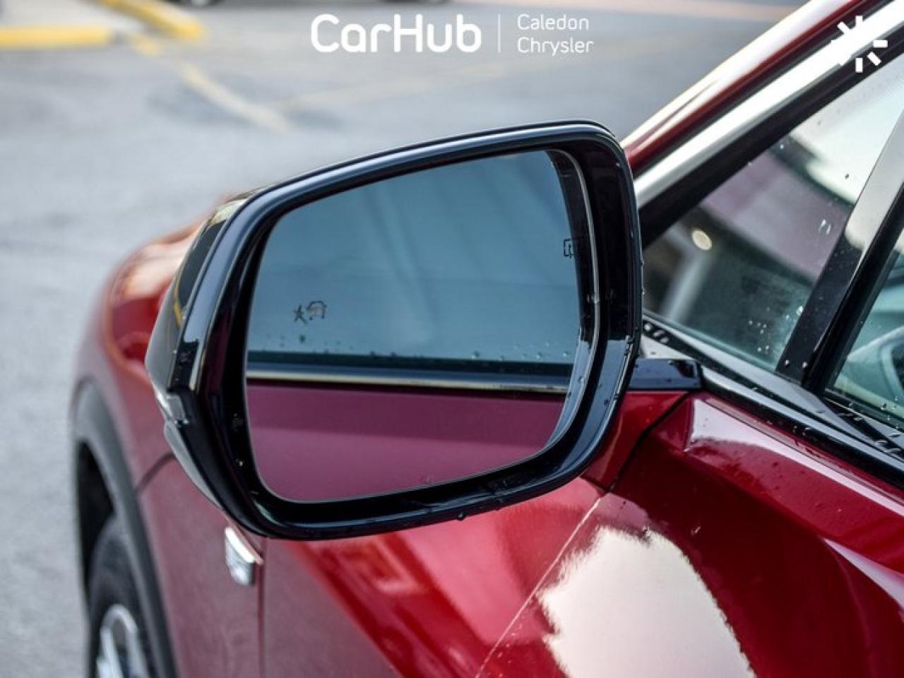 2024 Cadillac LYRIQ Tech 33"Display Glass Roof w/Power Sahade Blind Spot R-Start Photo