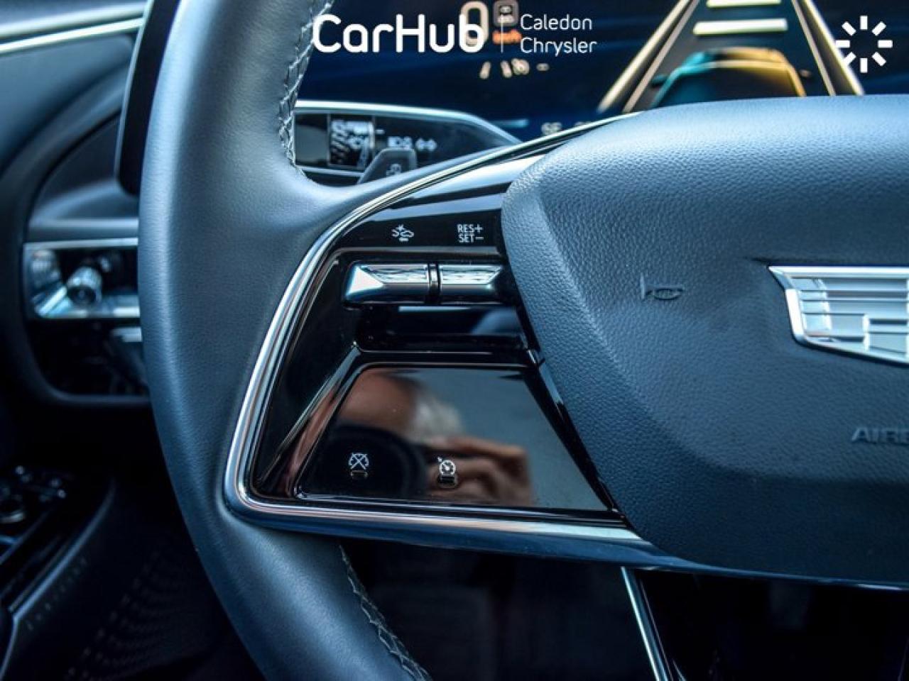 2024 Cadillac LYRIQ Tech 33"Display Glass Roof w/Power Sahade Blind Spot R-Start Photo