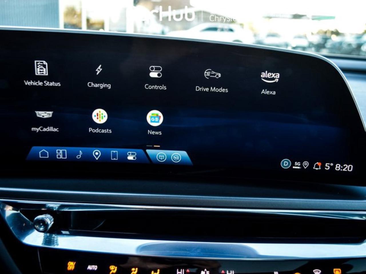 2024 Cadillac LYRIQ Tech 33"Display Glass Roof w/Power Sahade Blind Spot R-Start Photo