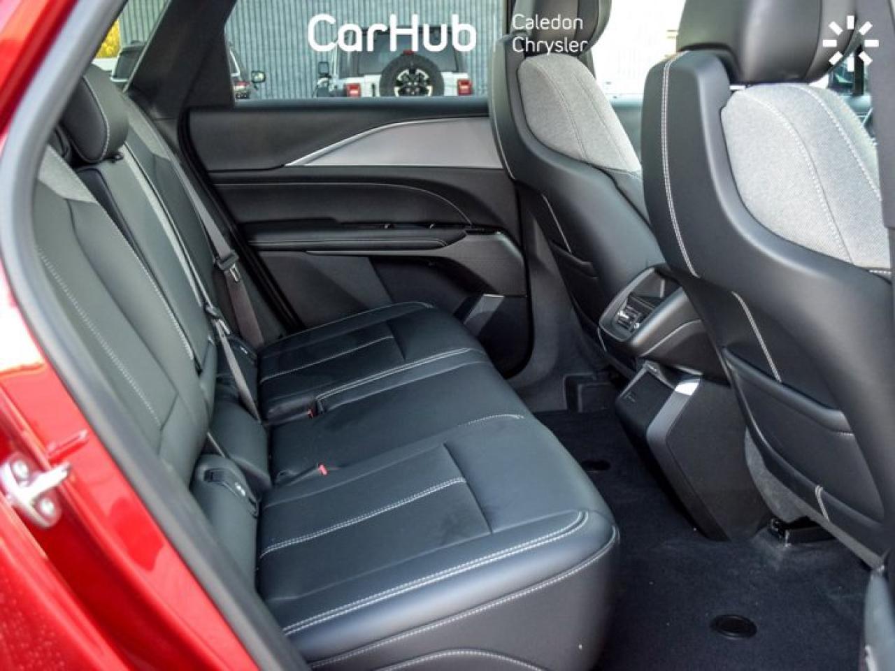 2024 Cadillac LYRIQ Tech 33"Display Glass Roof w/Power Sahade Blind Spot R-Start Photo