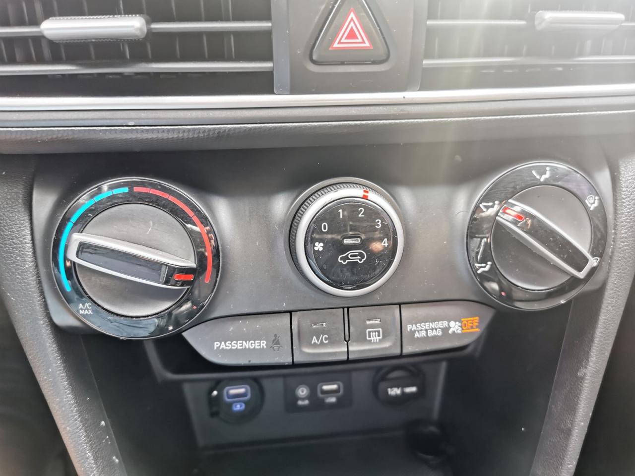 2020 Hyundai KONA SEL AWD - Photo #26