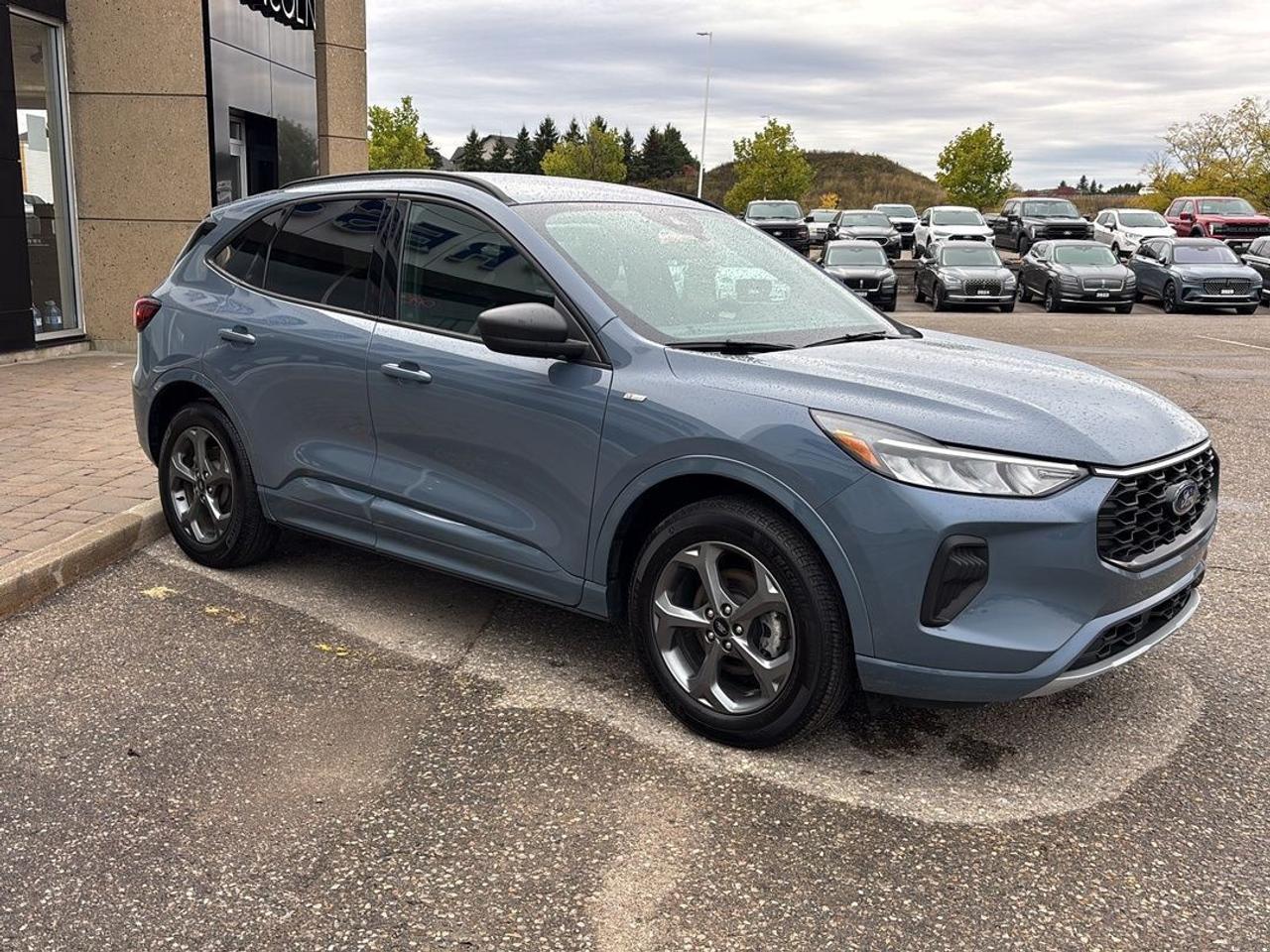 2023 Ford Escape ST-LINE, AWD, 2.5L HYBRID, HEATED SEATS AND WHEEL! Photo