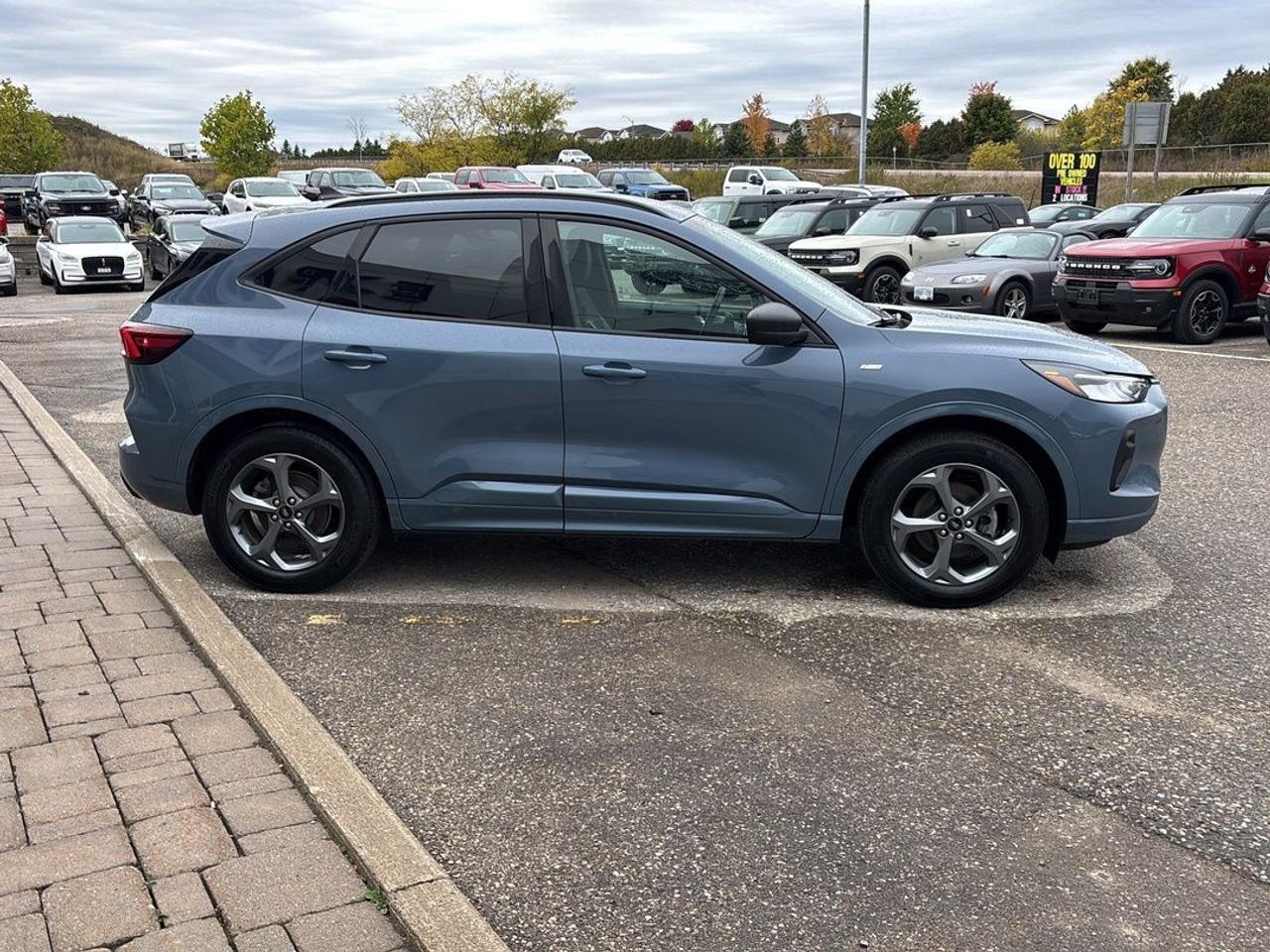 2023 Ford Escape ST-LINE, AWD, 2.5L HYBRID, HEATED SEATS AND WHEEL! Photo