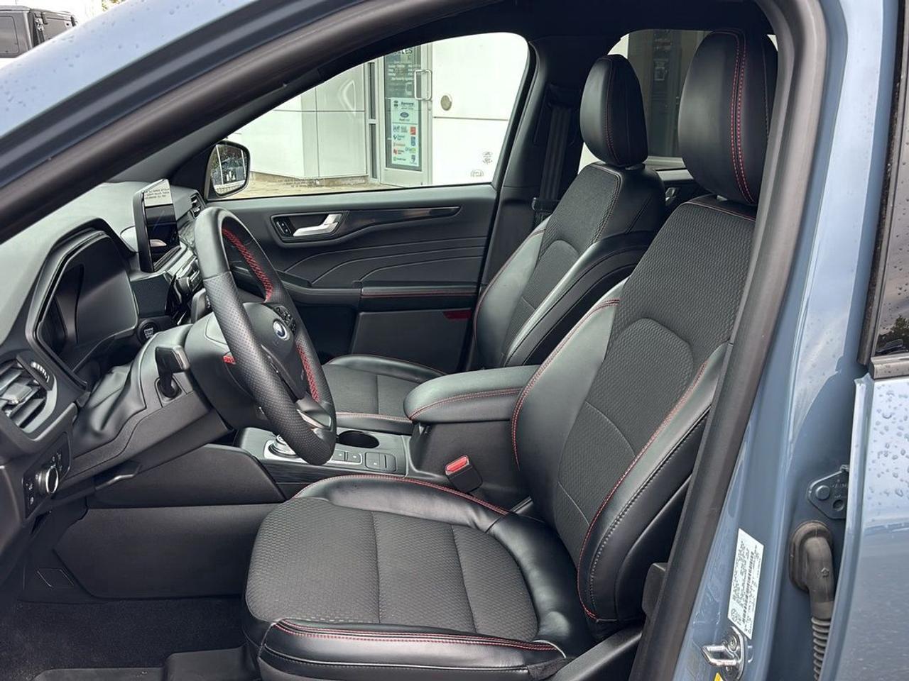 2023 Ford Escape ST-LINE, AWD, 2.5L HYBRID, HEATED SEATS AND WHEEL! Photo