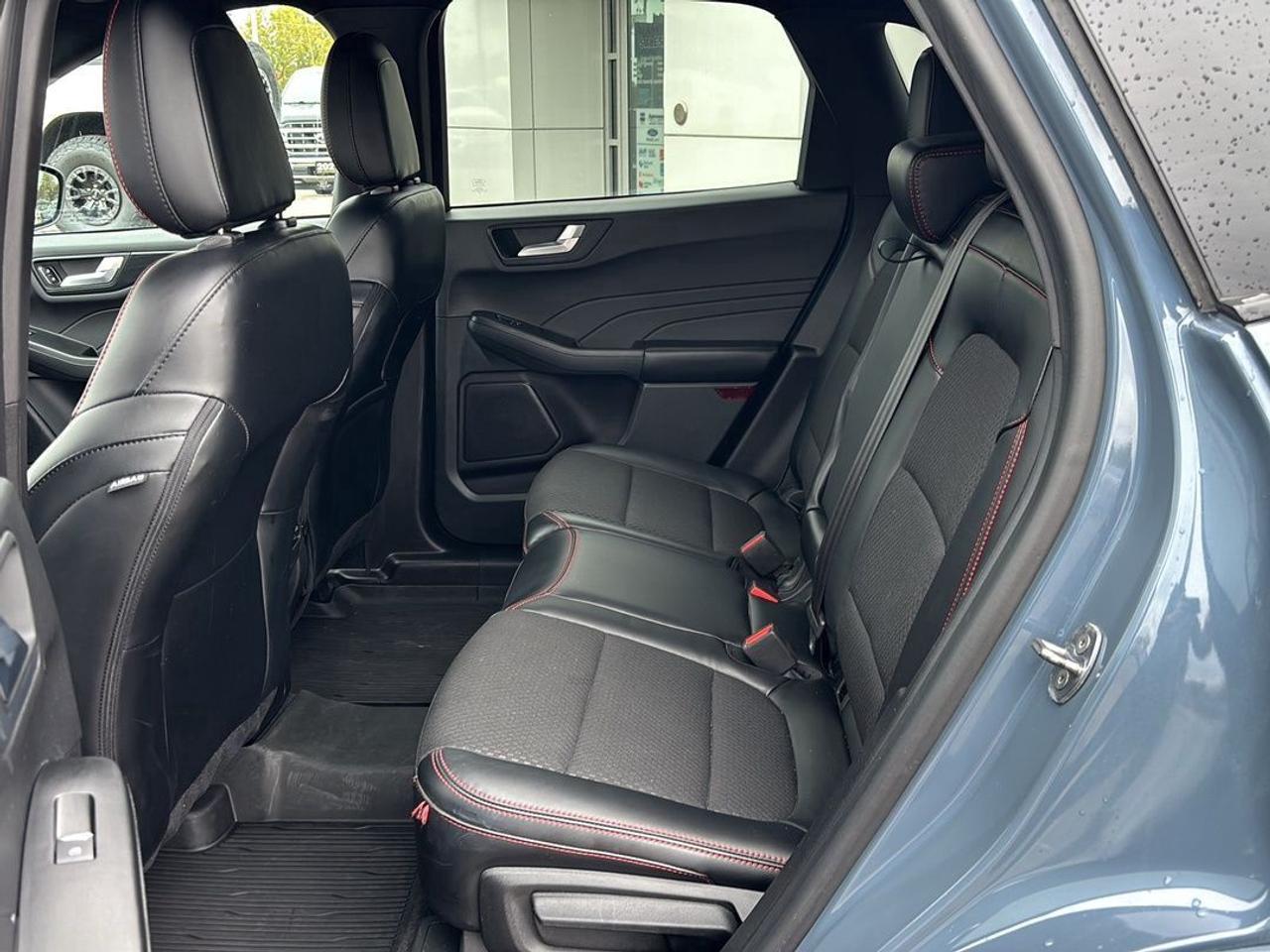 2023 Ford Escape ST-LINE, AWD, 2.5L HYBRID, HEATED SEATS AND WHEEL! Photo