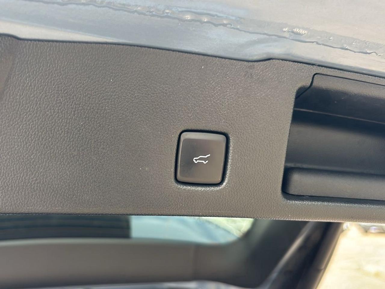 2023 Ford Escape ST-LINE, AWD, 2.5L HYBRID, HEATED SEATS AND WHEEL! Photo