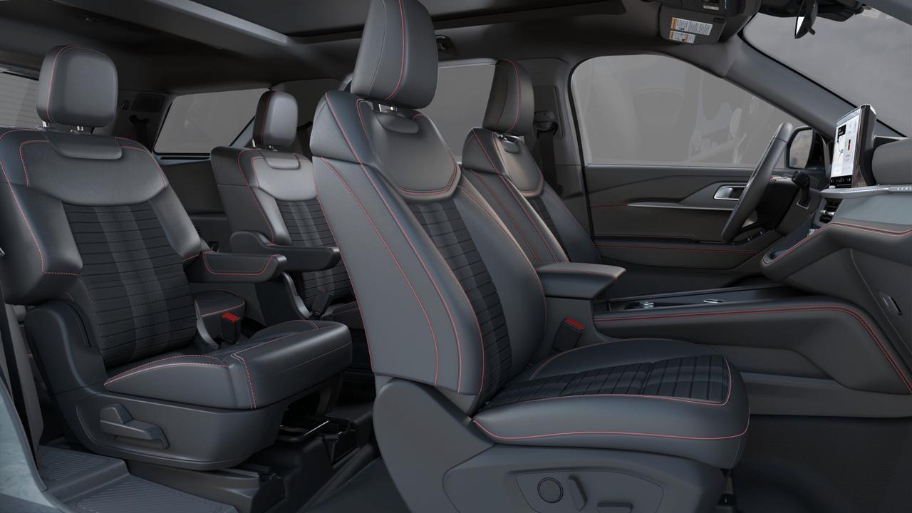 2025 Ford Explorer ST-Line Photo3