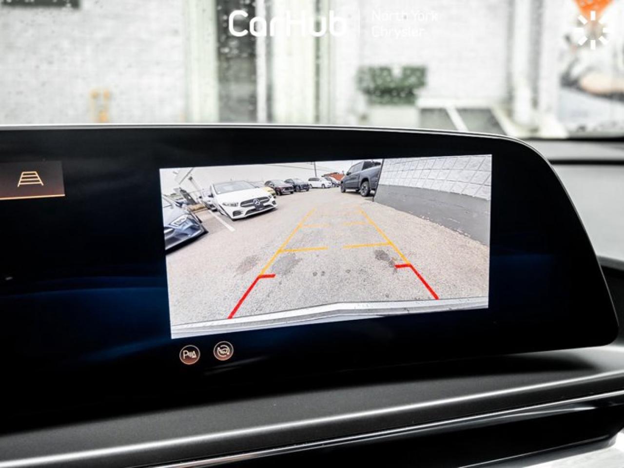 2024 Cadillac LYRIQ Tech Panoroof Heated Seats Navi Apple CarPlay Android Auto Photo