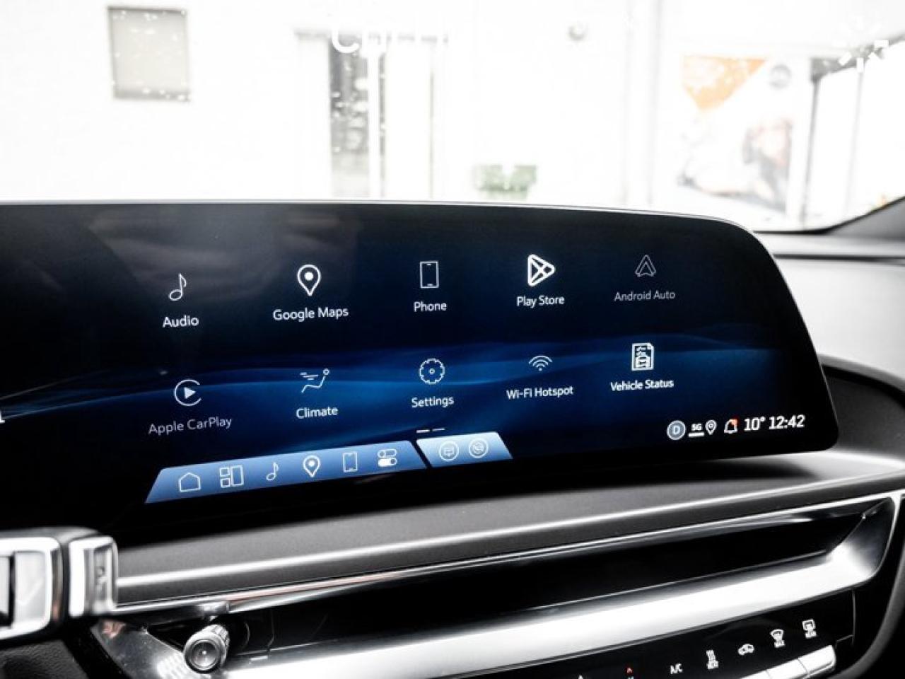 2024 Cadillac LYRIQ Tech Panoroof Heated Seats Navi Apple CarPlay Android Auto Photo