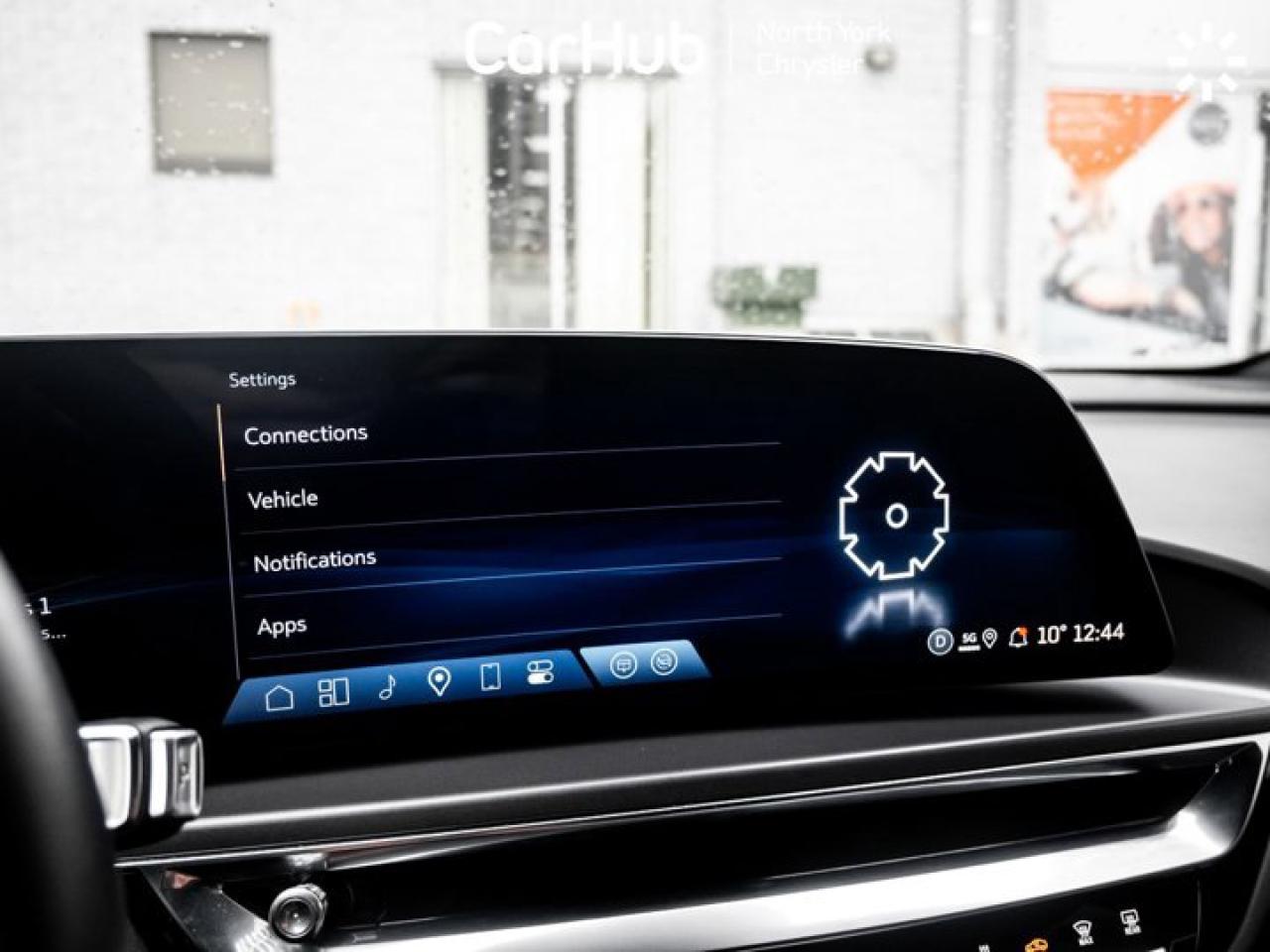 2024 Cadillac LYRIQ Tech Panoroof Heated Seats Navi Apple CarPlay Android Auto Photo