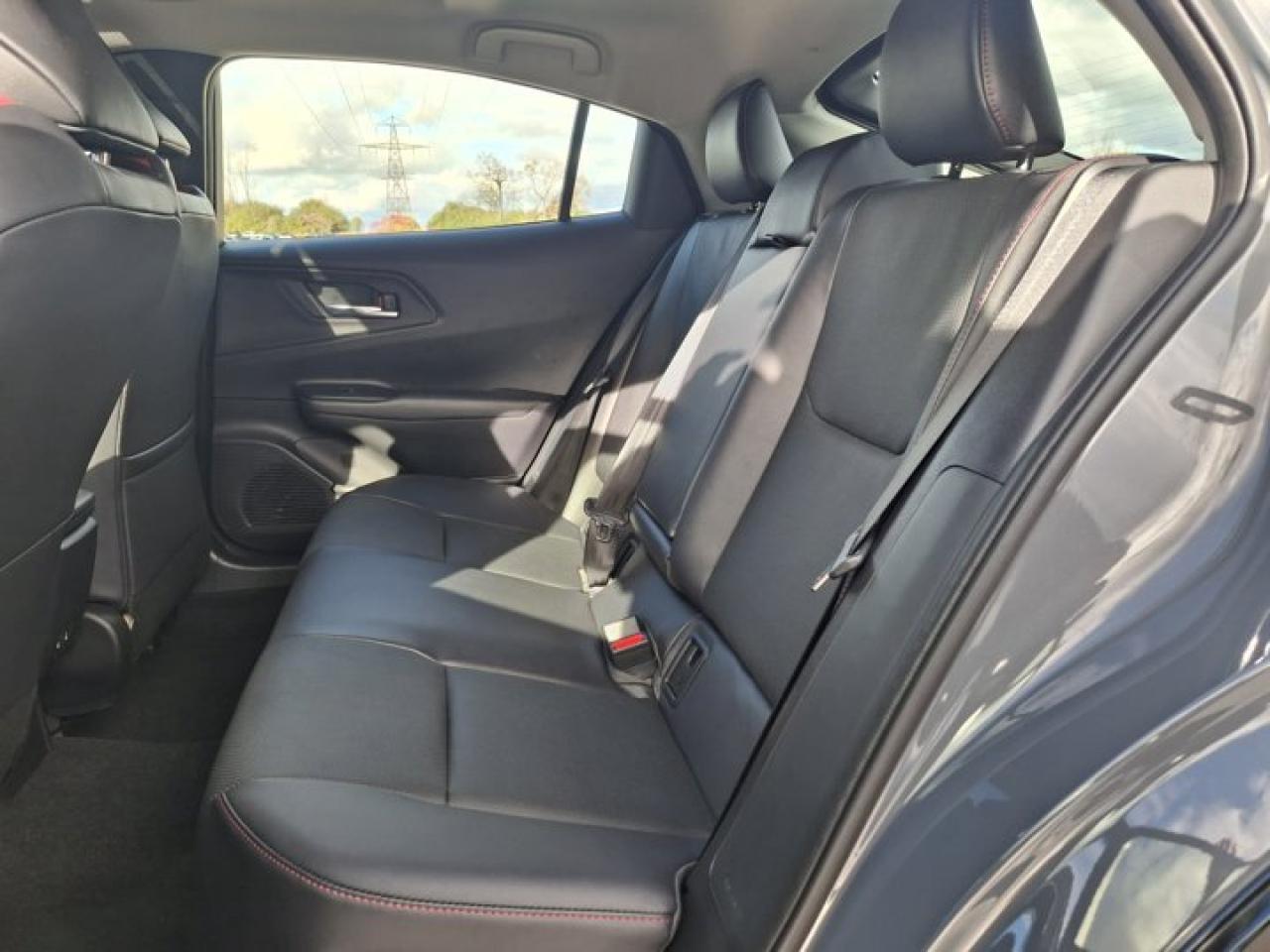 2025 Toyota Prius Plug-In Hybrid XSE PHEV | Leather | Fixed Glass Roof | Carplay & Android Auto & More ! Photo