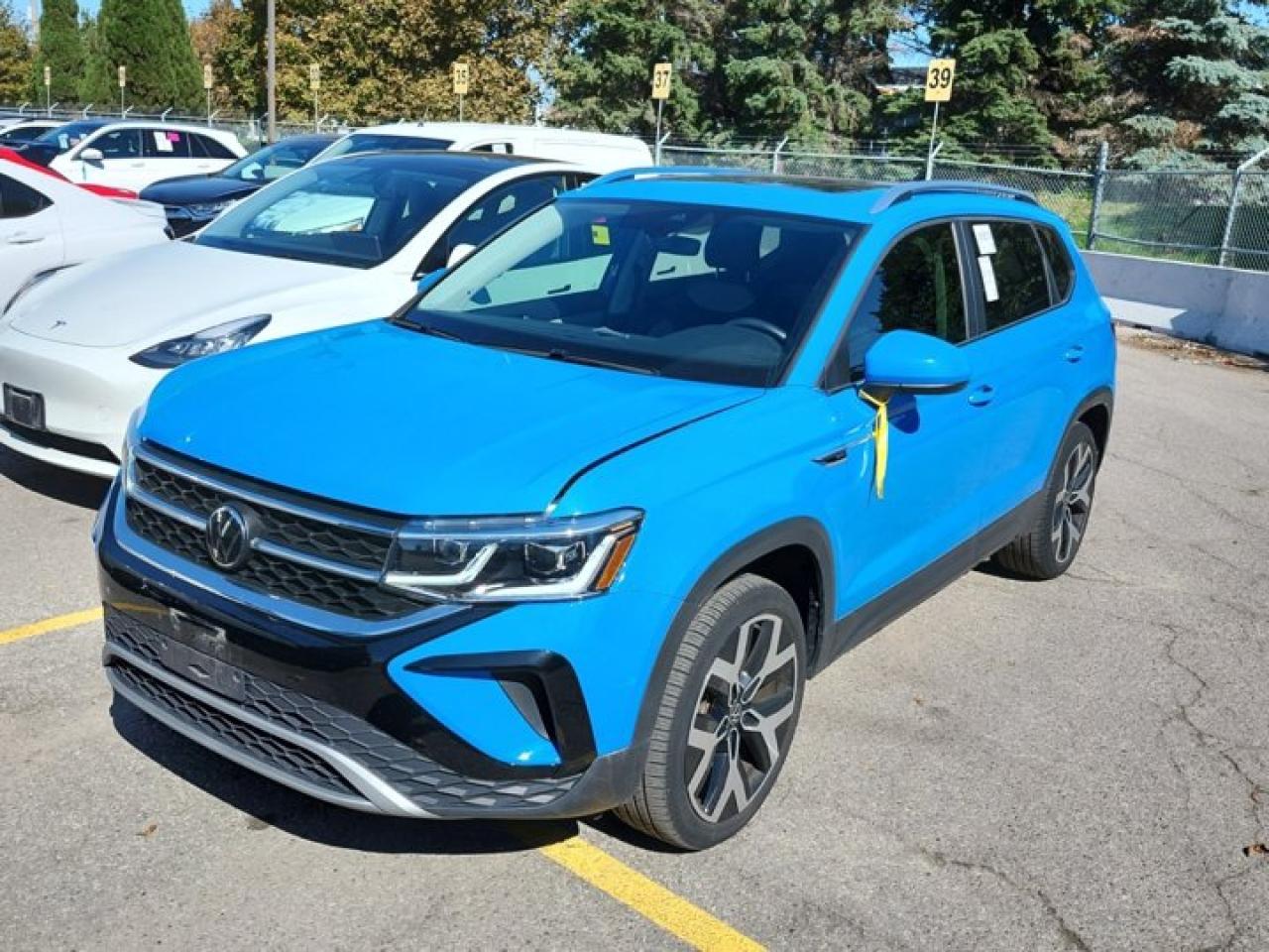 Used 2023 Volkswagen Taos Highline 4Motion AWD | Leather | Pano Roof | Heated Seats + Steering | Beats Audio | and More ! for sale in Guelph, ON