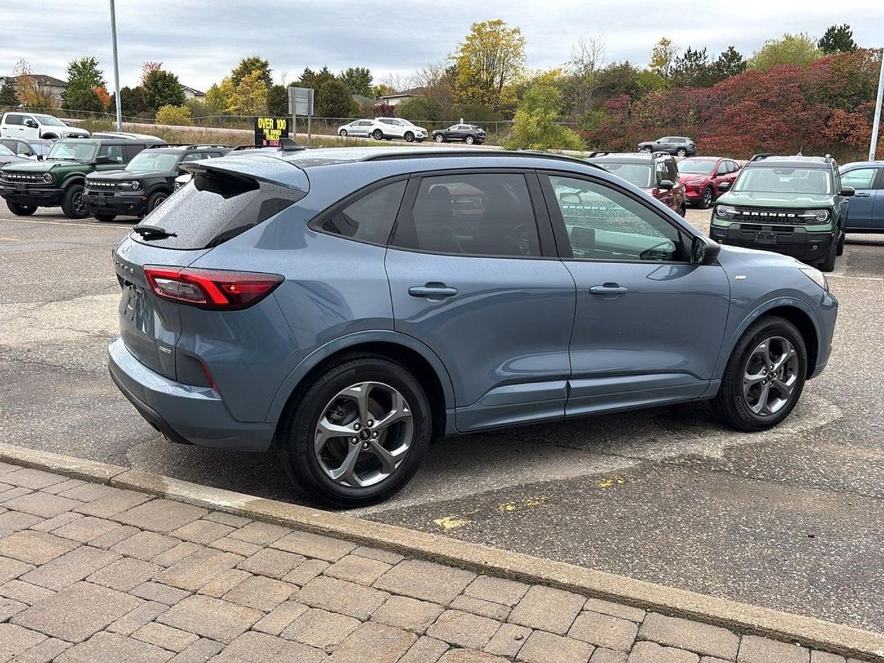 2023 Ford Escape ST-LINE, AWD, 2.5L HYBRID, HEATED SEATS AND WHEEL! Photo4