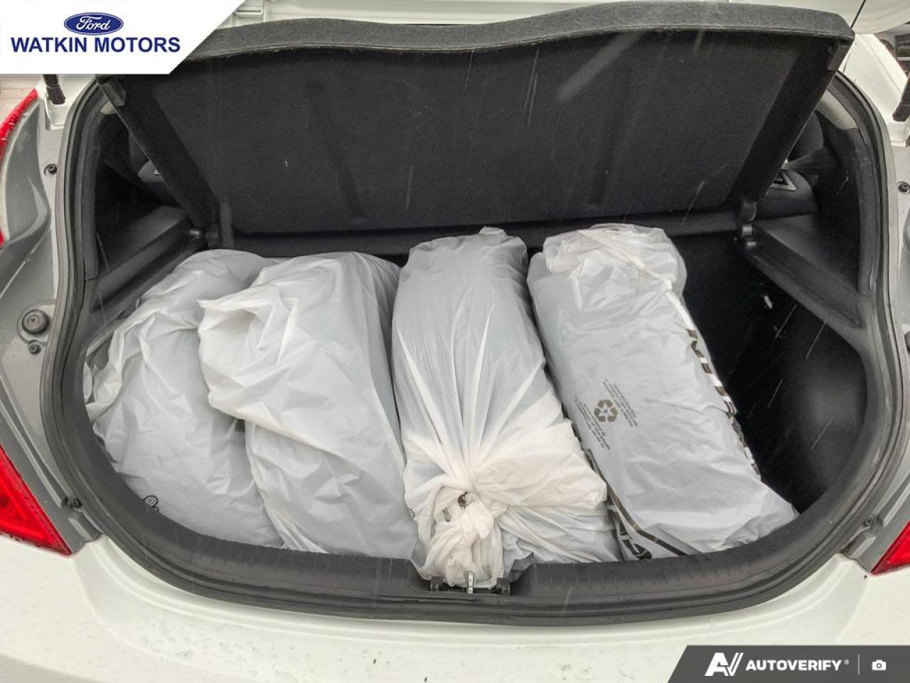 2016 Hyundai Accent GL Hatchback Photo14