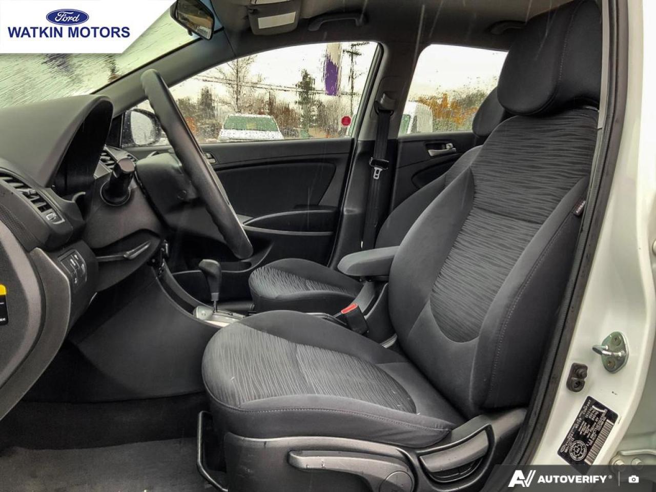 2016 Hyundai Accent GL Hatchback Photo28