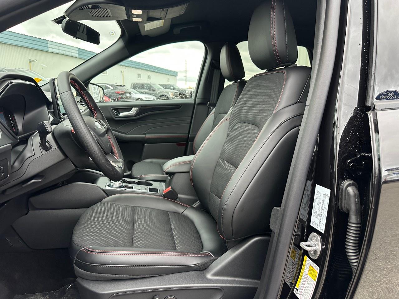 2025 Ford Escape ST-Line AWD Photo