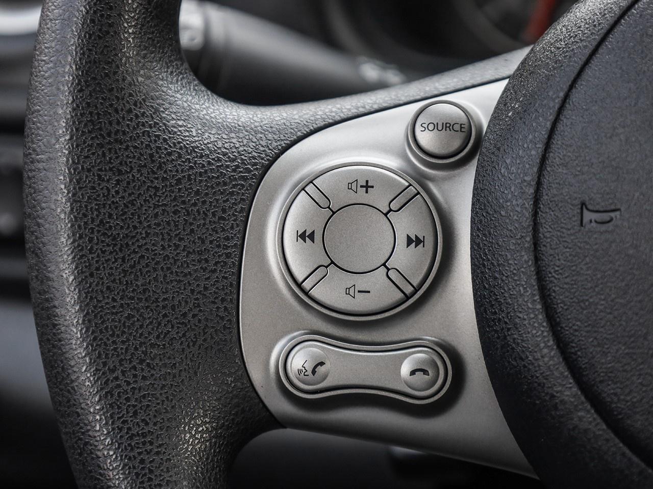 2015 Nissan Micra SV Photo