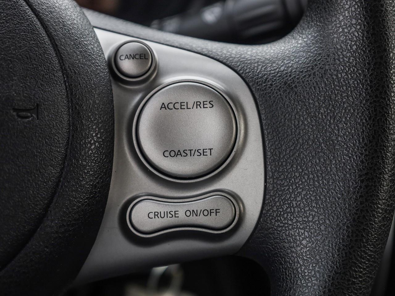 2015 Nissan Micra SV Photo