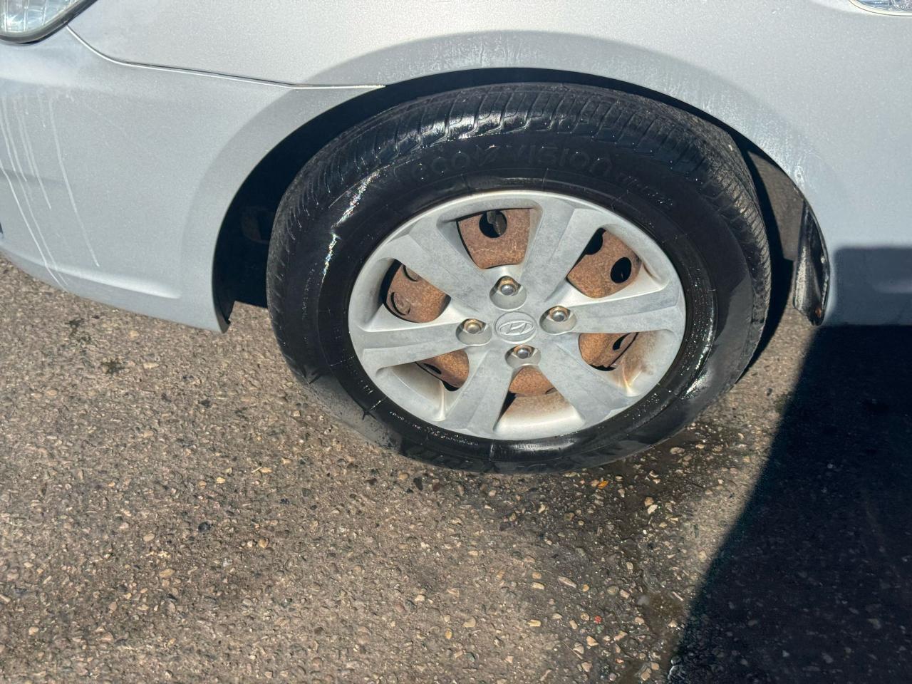 2009 Hyundai Accent L, AUTO, HATCH, ONLY 70,000KM, GAS SAVER, CERT - Photo #9