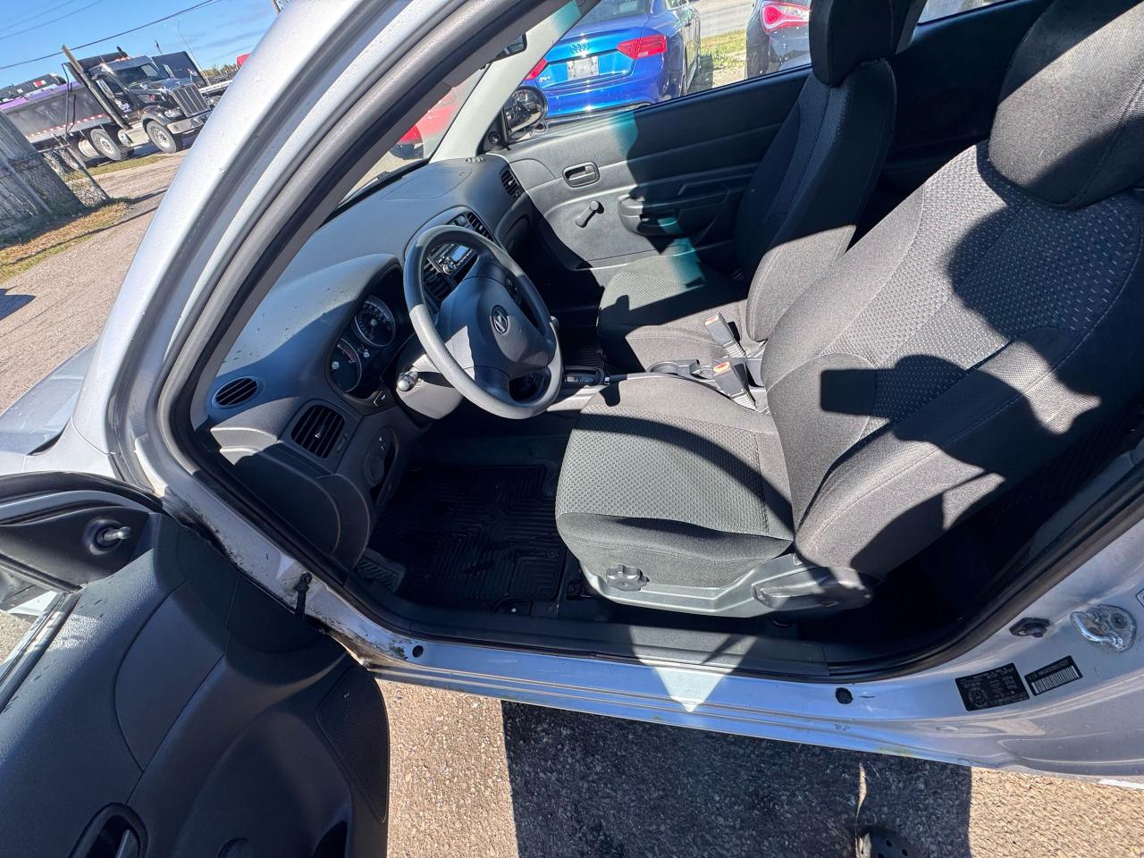 2009 Hyundai Accent L, AUTO, HATCH, ONLY 70,000KM, GAS SAVER, CERT - Photo #10