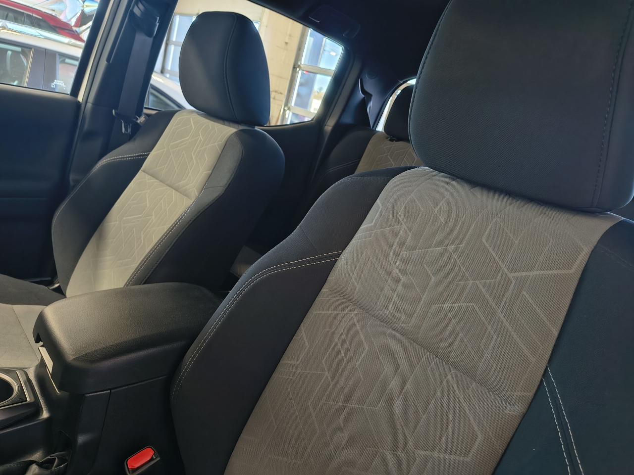 2021 Toyota Tacoma 4x4 Double Cab Auto Photo0