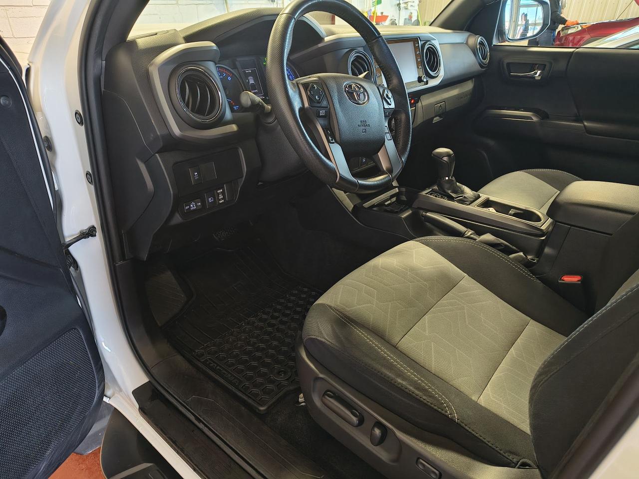2021 Toyota Tacoma 4x4 Double Cab Auto Photo0