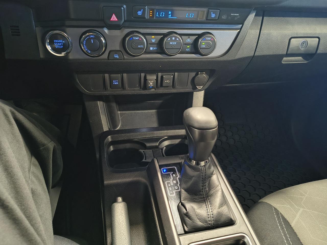 2021 Toyota Tacoma 4x4 Double Cab Auto Photo0