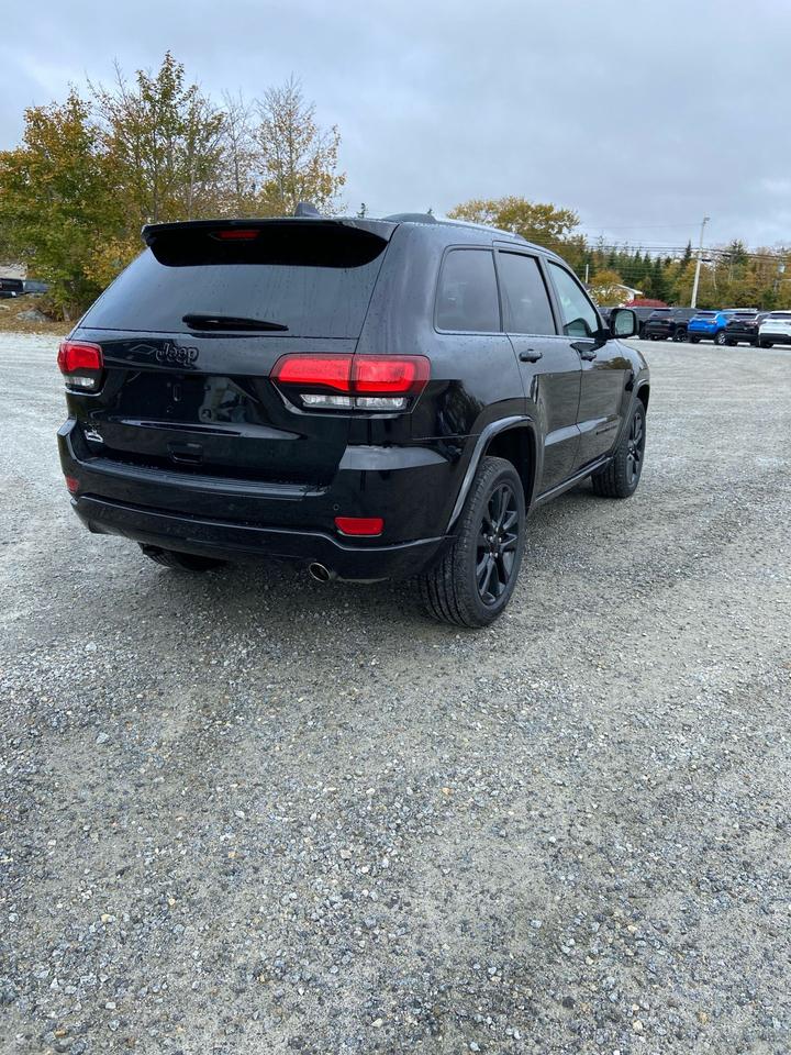 2020 Jeep Grand Cherokee LAR/ALT Altitude Photo