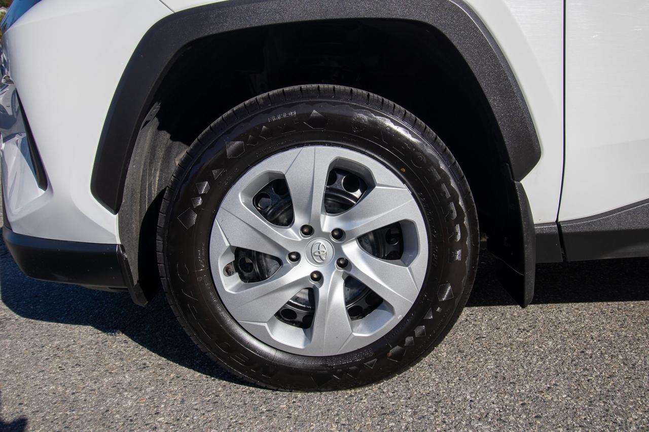 2025 Toyota RAV4 LE AWD Photo5