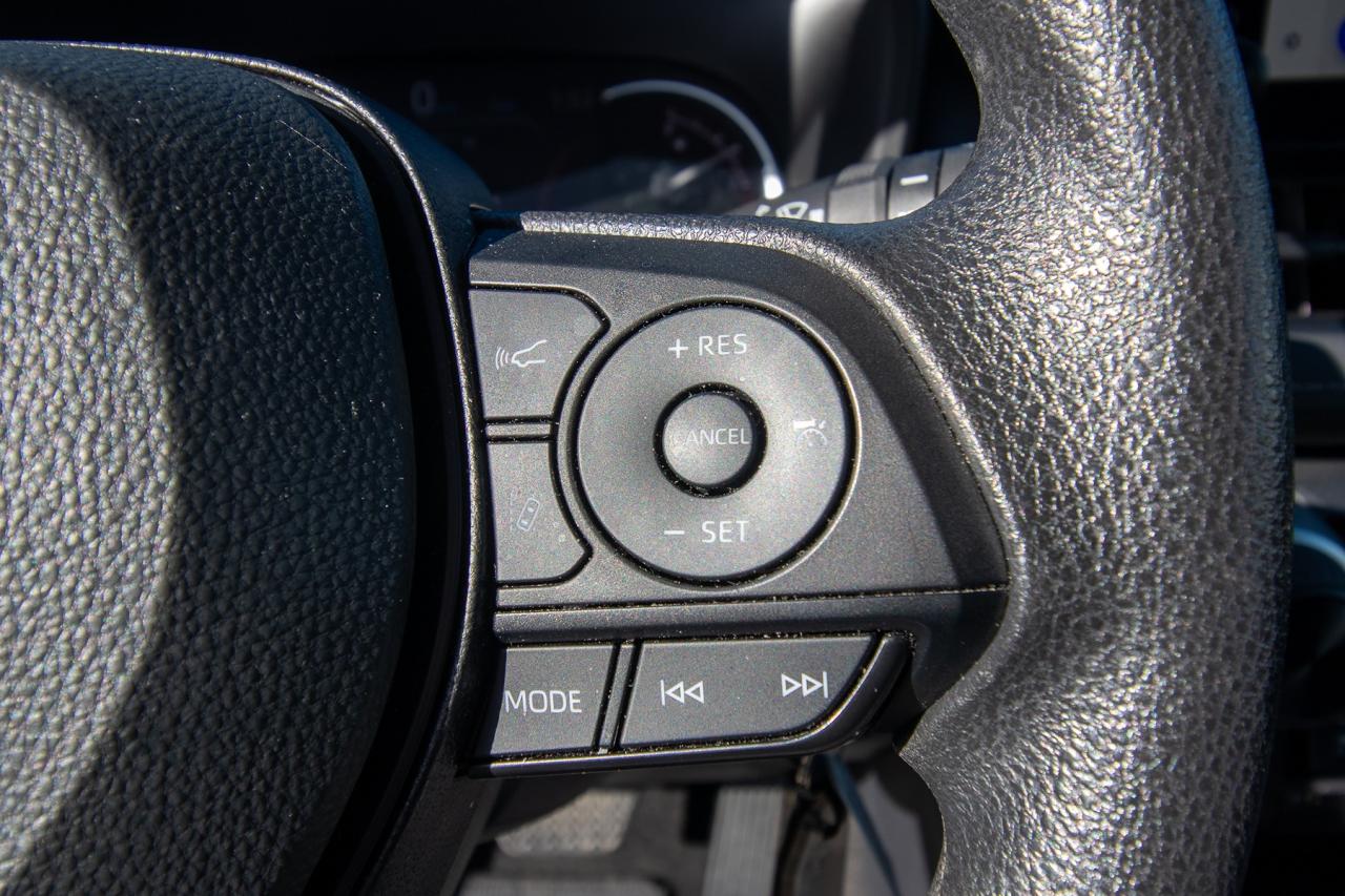 2025 Toyota RAV4 LE AWD Photo5