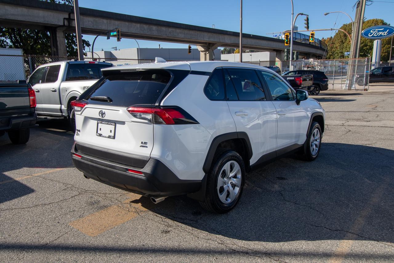 2025 Toyota RAV4 LE AWD Photo5