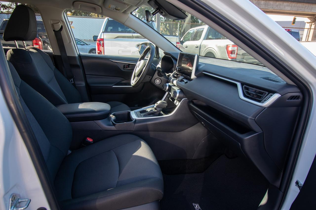 2025 Toyota RAV4 LE AWD Photo5