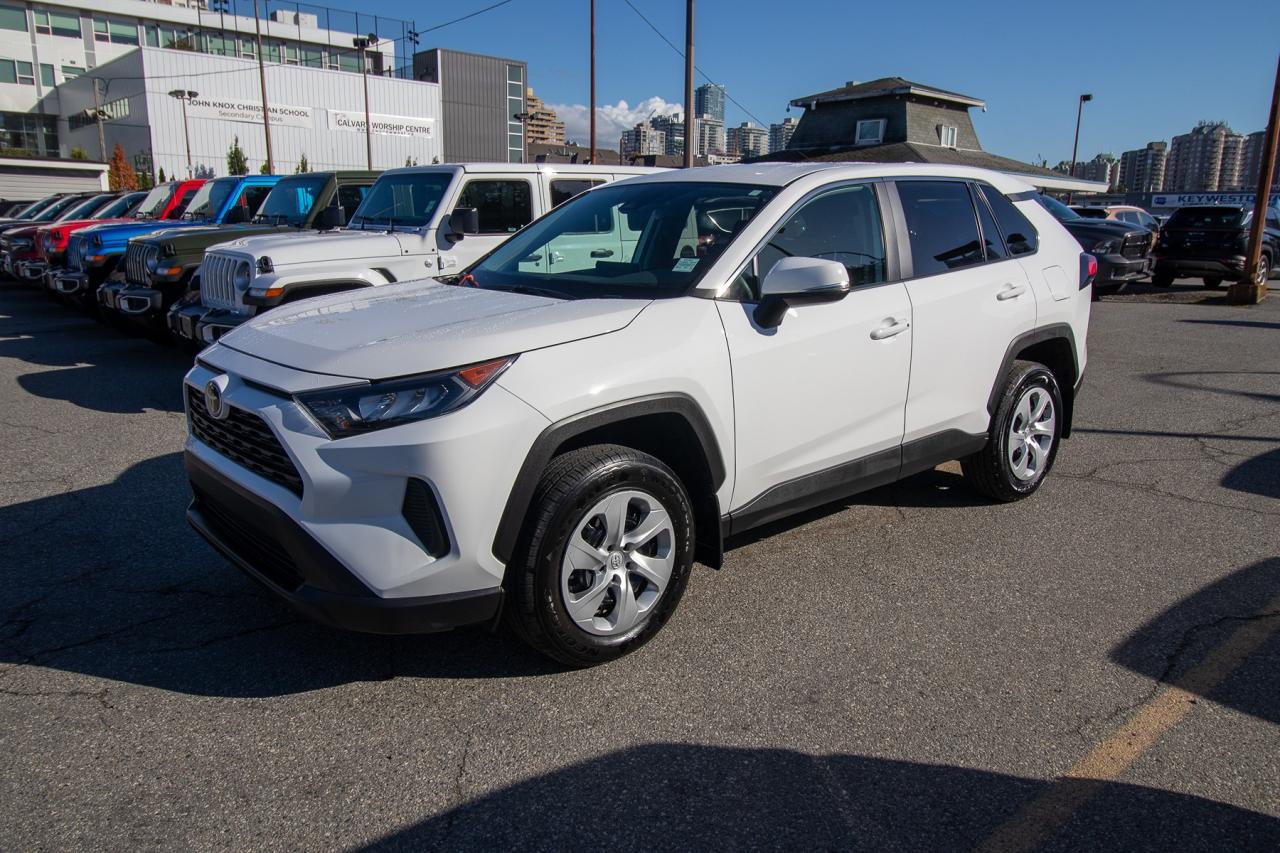 2025 Toyota RAV4 LE AWD Photo2