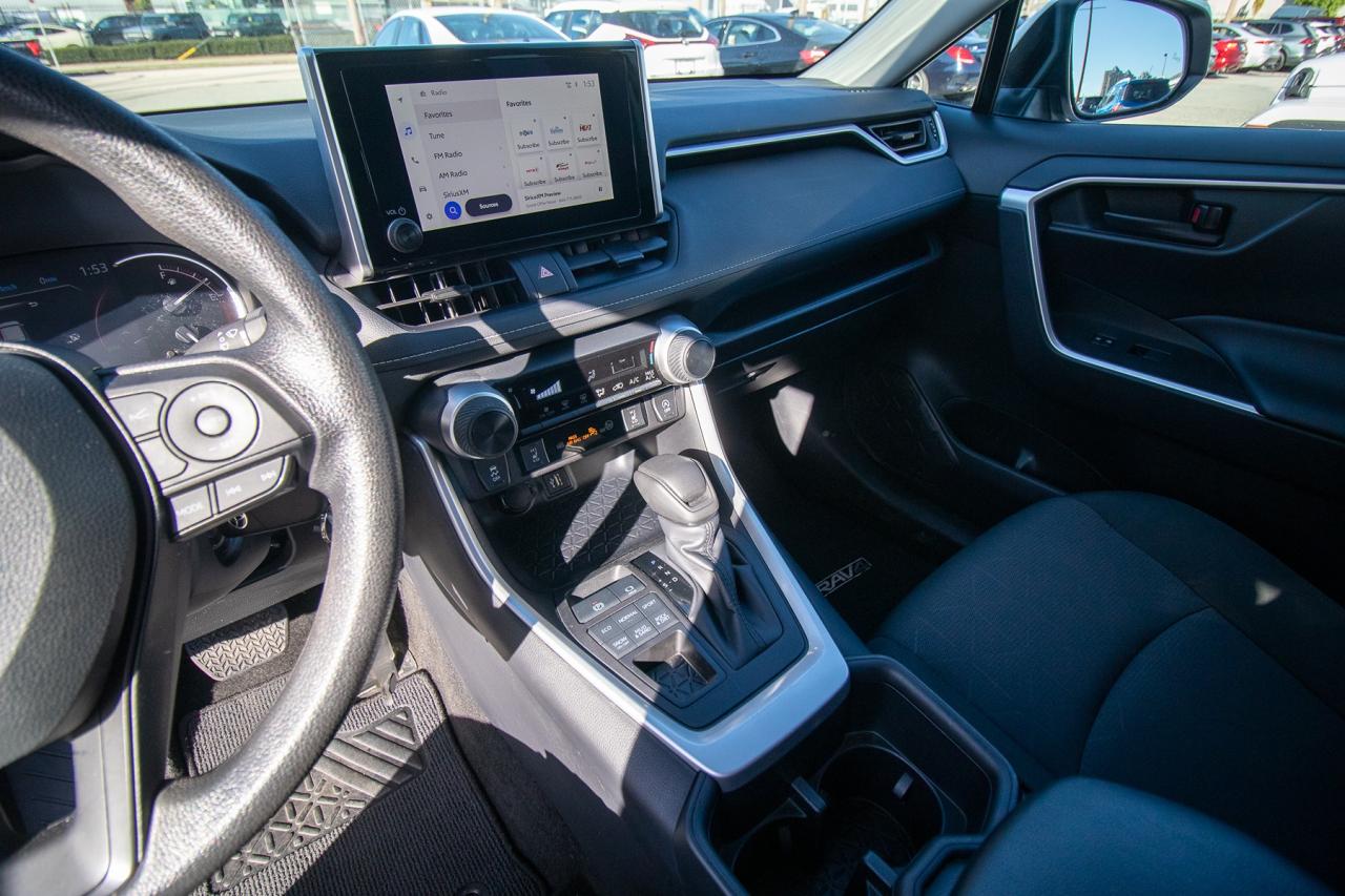 2025 Toyota RAV4 LE AWD Photo5